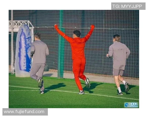 寒冬绿茵风尚榜足球球星御寒穿搭引领时尚新潮流 寒冬绿茵风尚榜足球球星御寒穿搭引领时尚新潮流