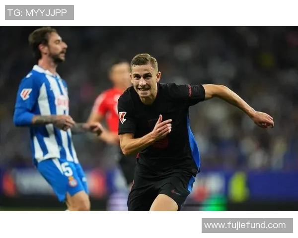 球迷与球星矛盾升级引发冲突体育赛场秩序与情感对立探讨 球迷与球星矛盾升级引发冲突体育赛场秩序与情感对立探讨